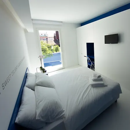 ベッド・アンド・ブレックファスト Bed 'n Design フロリーディア
