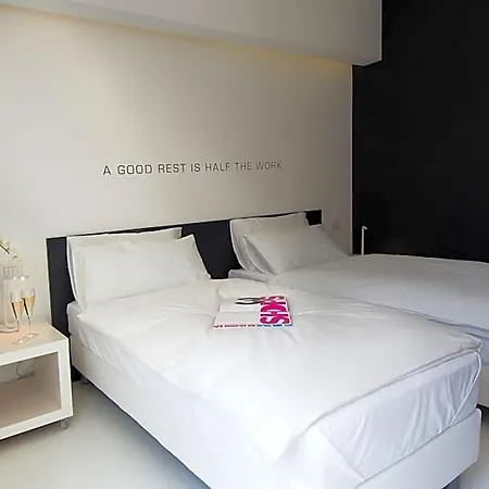 Bed & Breakfast Bed 'n Design